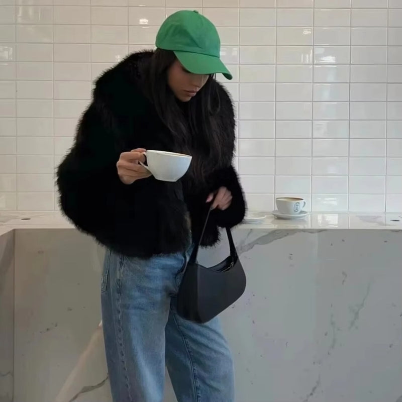 Alette – Kort Jakke med Lange Ermer og Lommepynt