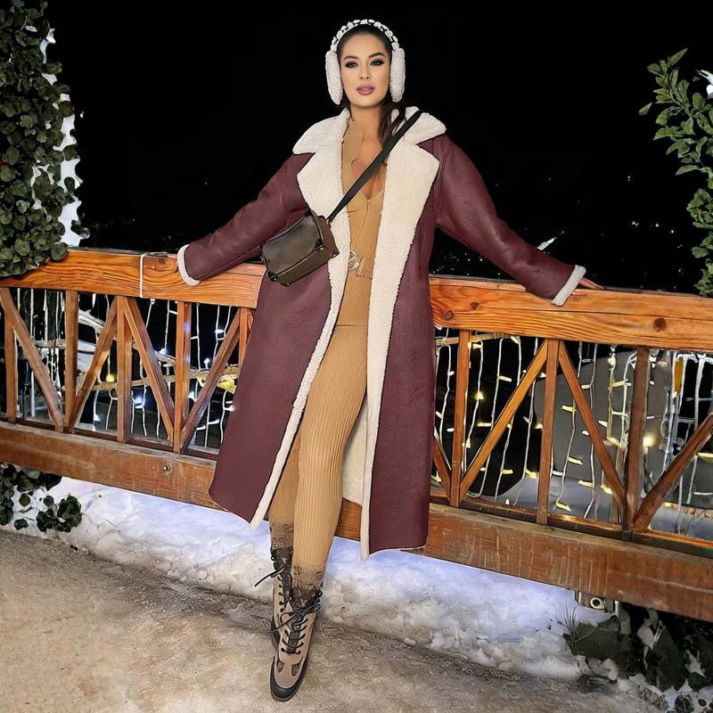 Marthe – Lang kåpe med lommer jakkeslag og lange ermer