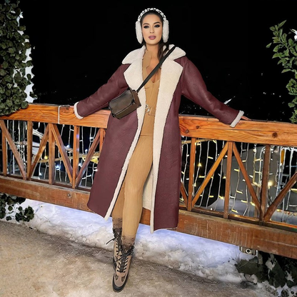 Marthe – Lang kåpe med lommer jakkeslag og lange ermer