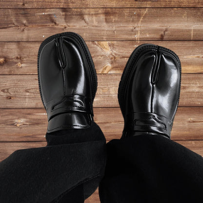 Frank – Sko med delt tå og tykk såle