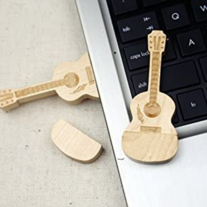 StrumDrive – USB-minne i treformet gitar