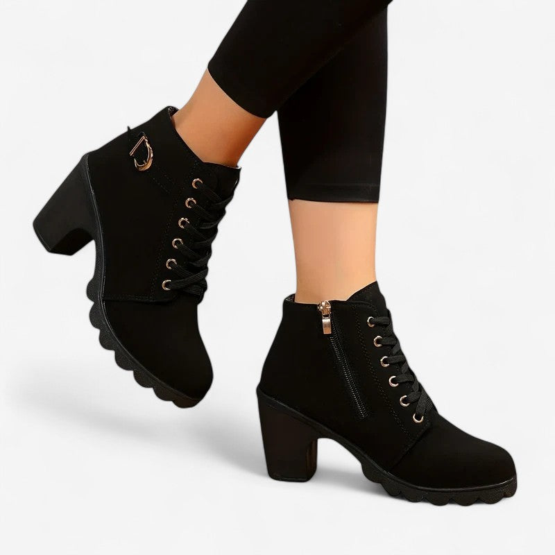 Jolien – Ankelstøvler med tykk såle og justerbar spenne