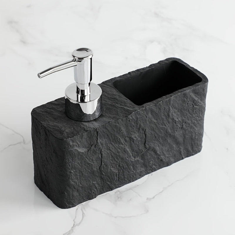 StoneEase – Såpedispenser med steinlook og svampholder