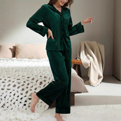 Elodie – Moderne pyjamassett med skjortetopp med V-hals og vidde bukser med elastisk midje