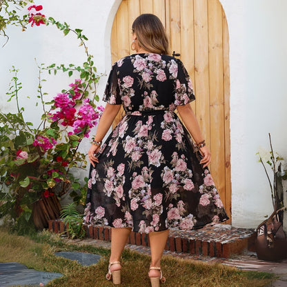 Anneliese - Plus size blomstrete midikjole med sommerfuglermer og belte