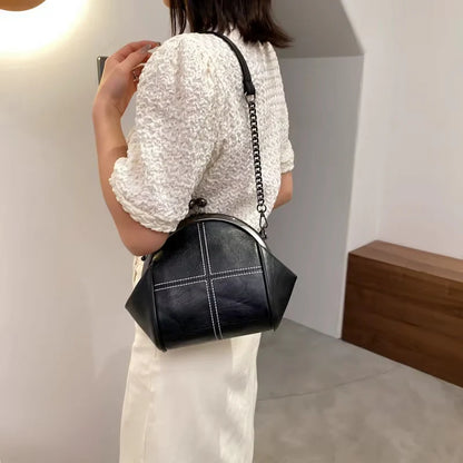 Carina – Skulderveske med Stor Kapasitet og Kjede