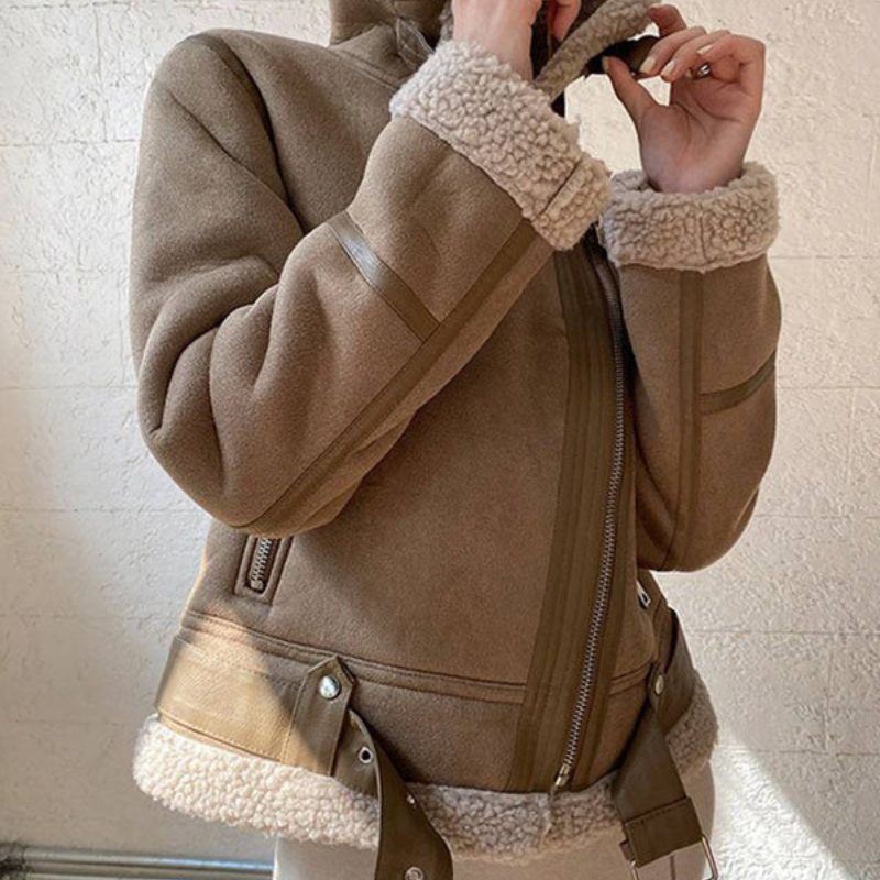 Julie – Jakke med lange ermer glidelåsbelte og jakkeslag