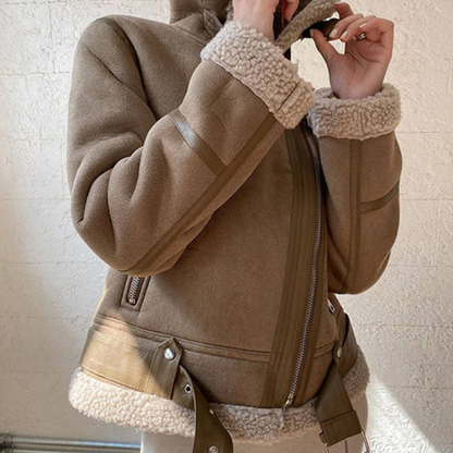 Julie – Jakke med lange ermer glidelåsbelte og jakkeslag