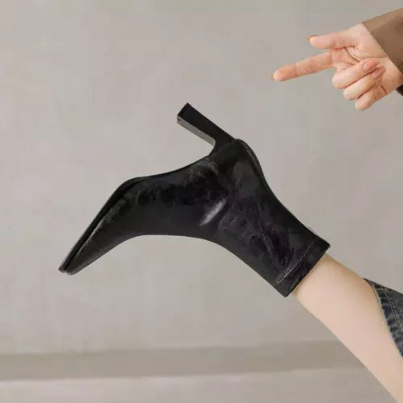 Rovena – Ankelstøvletter med Rund Tå og Glidelås Bak