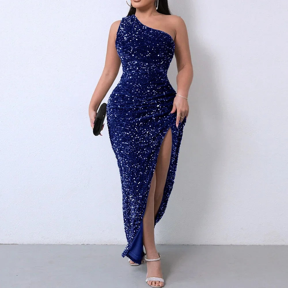 Bianca - Elegant glitterkjole med spalte og åpen skulder
