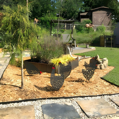 CharmingCluck - Lekende kyllingfamilie i akryl for levende hagesjarm