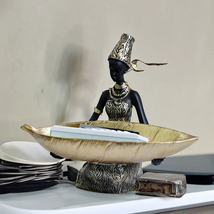 DeskMate - Dekorativ nøkkelholder med kunstnerisk design og kompakt konstruksjon