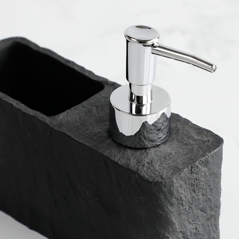 StoneEase – Såpedispenser med steinlook og svampholder
