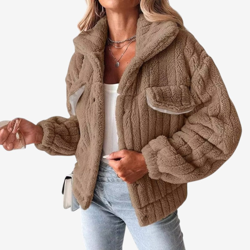 Vilde – Langermet Jakke med Knapper og Brystlommer