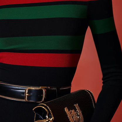 Rosa – Stripete genser med høy hals og slim fit