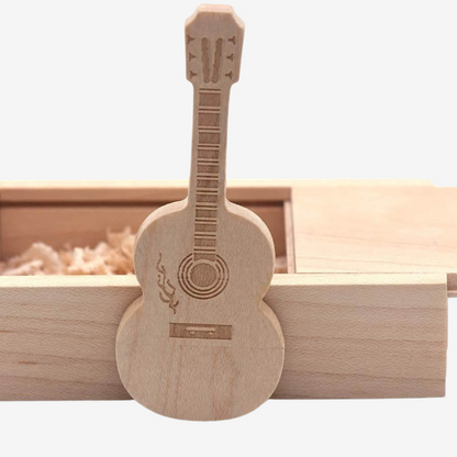 StrumDrive – USB-minne i treformet gitar