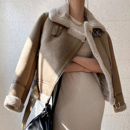 Julie – Jakke med lange ermer glidelåsbelte og jakkeslag