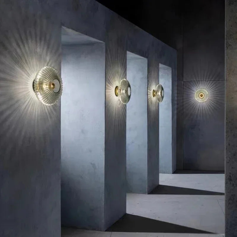 LumeForm – Vegglampe i glass med elegant design og mykt omgivelseslys