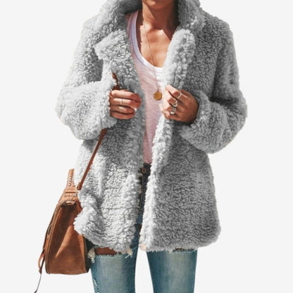 Velmora – Jakke med Slagkrage og Lange Ermer