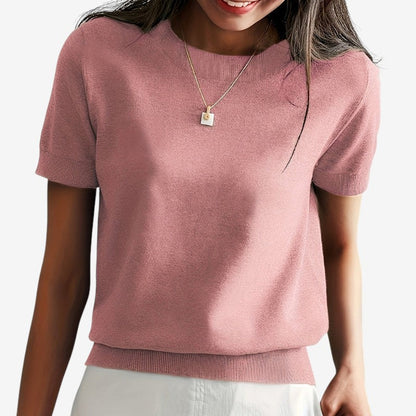 Isla – Kortermet T-skjorte med Rund Hals og Ribbestrikket Kant