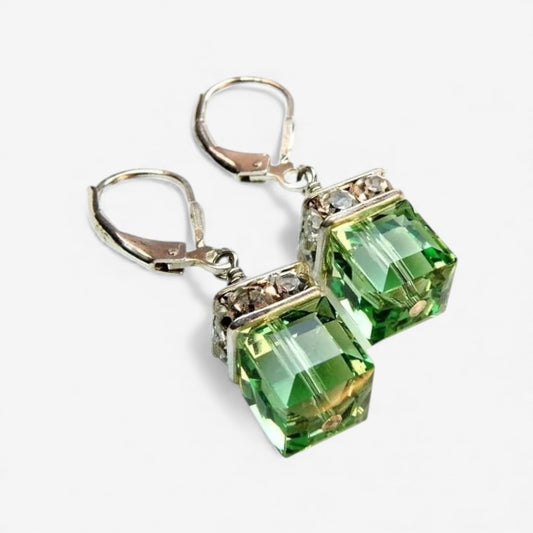 Ingrid – Stilfulle firkantede øredobber med moderne preg