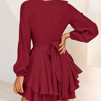 Winnie - Elegant minikjole med lanterneermer og belte i midjen