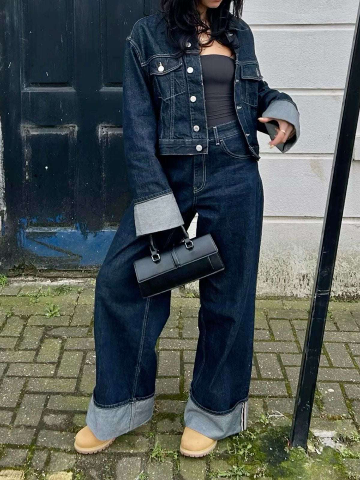 Emma - Beskåret jakke og bukser med vidde ben med kontrastmansjetter