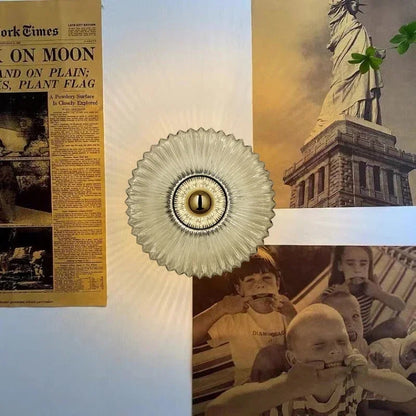 LumeForm – Vegglampe i glass med elegant design og mykt omgivelseslys