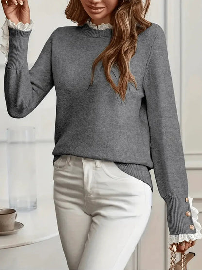 Maya - Genser med klassisk passform med volang i halsen og dekorative knapper