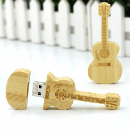 StrumDrive – USB-minne i treformet gitar