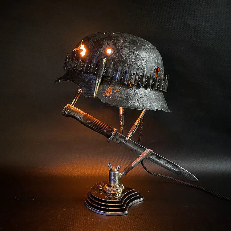 HelmetGlow - Hjelmlampe i kunstharpiks for unik dekorativ belysning