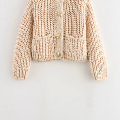 Lily - Moderne genser med smal passform, knappelukking og feminin form