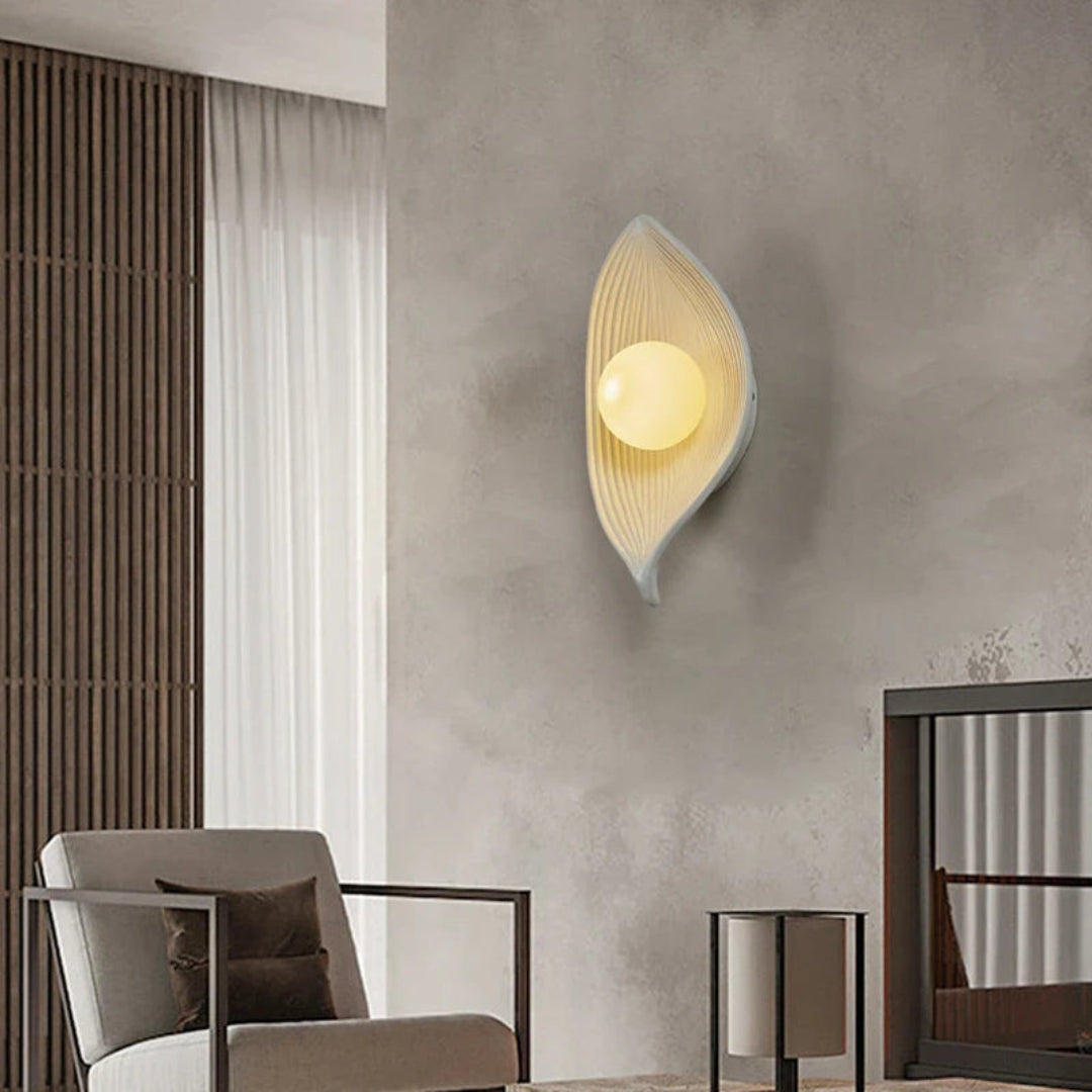 LeafGlow - Elegant LED Vegglampe Inspirert av Naturlig Bladdesign