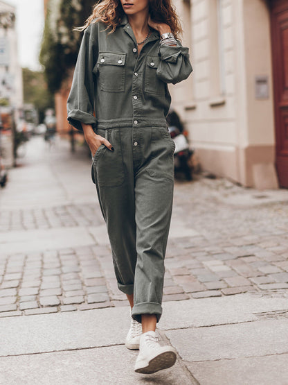 Freya - Avslappet passform front knapp jumpsuit med praktiske lommer