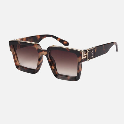 SunGlare - Retroinspirert design solbriller med firkantet innfatning og gylne kanter