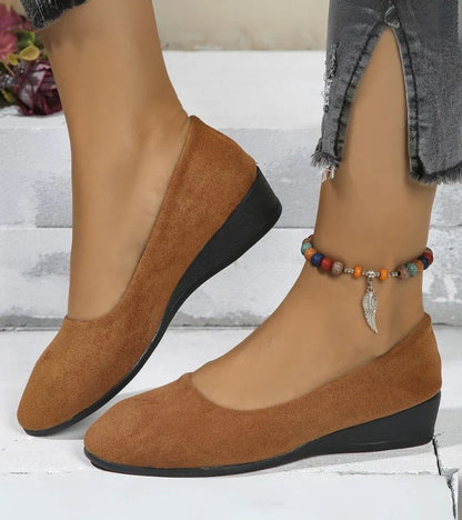 Nina - Loafers med kilehæl med myk finish og Raffinert design