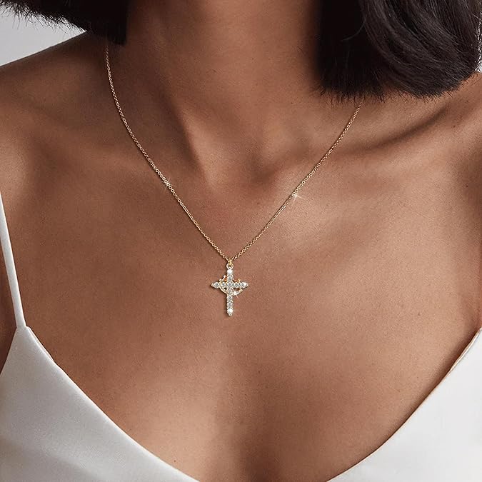Lily - Elegant anheng halskjede med justerbar kjede og intrikate detaljer