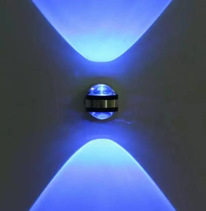 CrystalGlow - Luksuriøs LED-vegglampe i krystall for elegant interiør