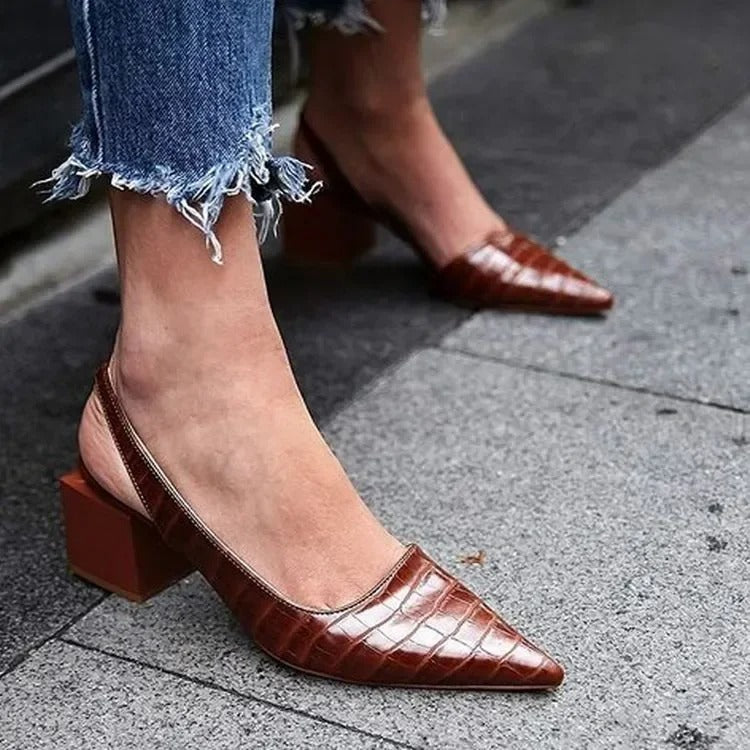 Sophia - Slingback hæler med spiss tå og lav blokkhæl