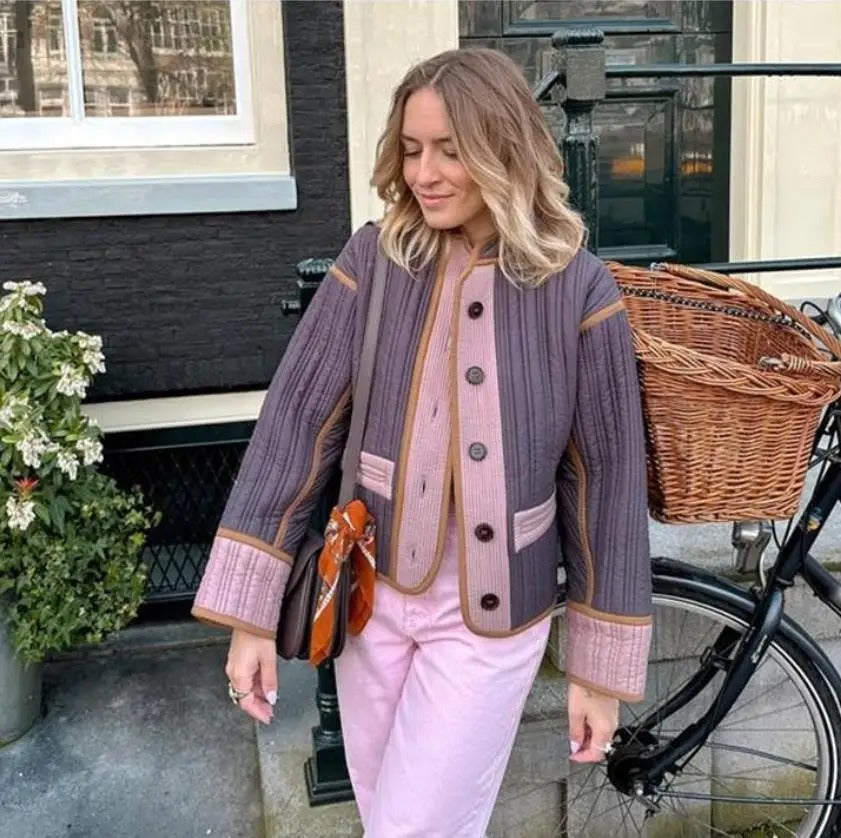 Isabella - Stilig Kort Pufferjakke med Fargeblokker og Vintage Quiltemønster
