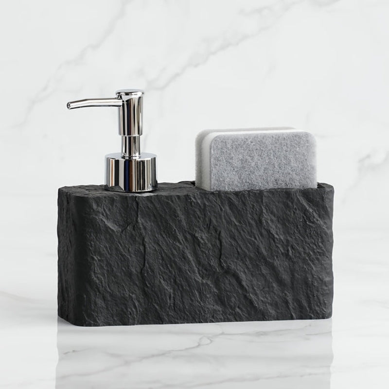 StoneEase – Såpedispenser med steinlook og svampholder
