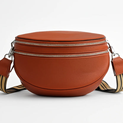 Sanne – Romslig skulderveske med justerbar skulderrem