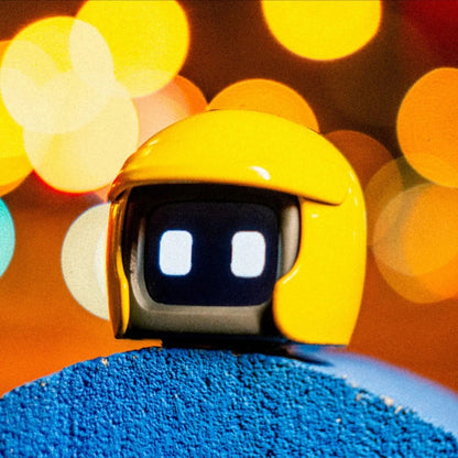 RoboGlow - Futuristisk robotfigur for bilpult og hjemmedekorasjon