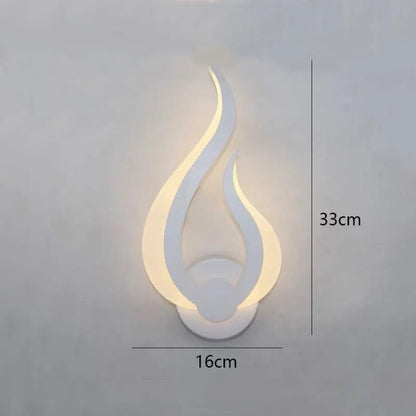 AuraGlow - LED-vegglampe med flammeinspirert design
