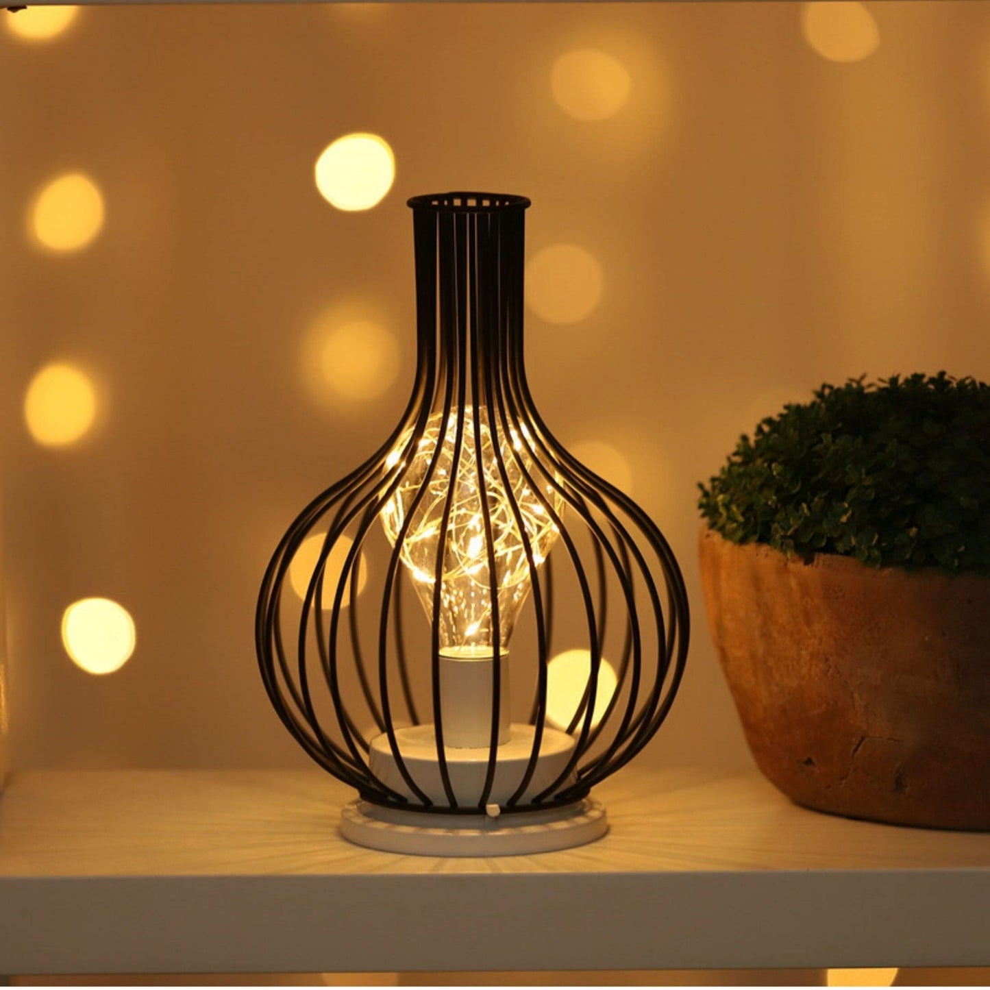 LumiAura - Stilig bordlampe med justerbar lysstyrke for moderne belysning i hjemmet
