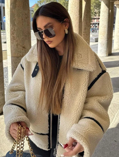 Ashley - Oversized jakke med krage hals og kontrastkant