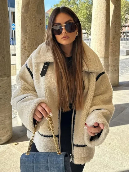 Ashley - Oversized jakke med krage hals og kontrastkant