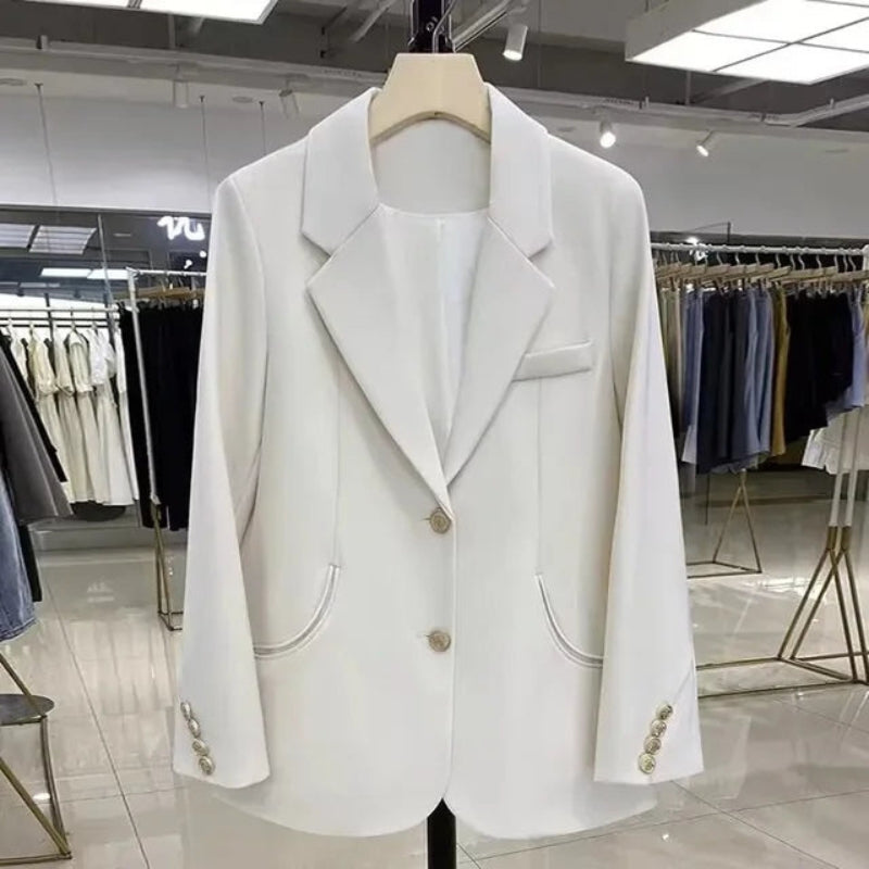 Cornelia – Langermet blazer med krage og knapper