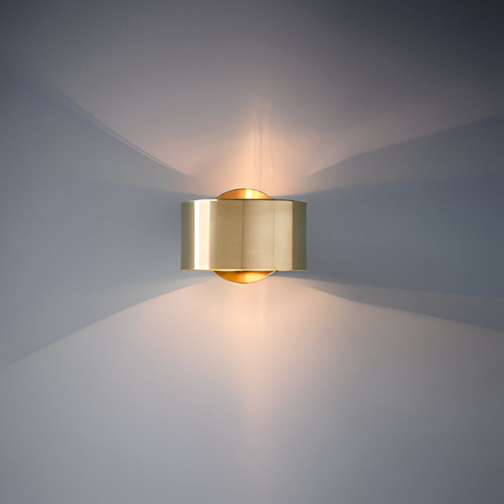 CylinGold – Vegglampe med Jernkonstruksjon og Gullfinish
