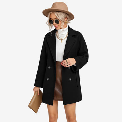 Carina – Langermet kåpe med krage og knappelukking